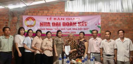 PHƯỜNG 4 TRAO TẶNG NHÀ “ĐẠI ĐOÀN KẾT” CHO HỘ NGHÈO KHÓ KHĂN VỀ NHÀ Ở CHO HỘ BÀ LÊ THỊ QUÍ PHƯỜNG 4 TRAO TẶNG NHÀ “ĐẠI ĐOÀN KẾT” CHO HỘ NGHÈO KHÓ KHĂN VỀ NHÀ Ở CHO HỘ BÀ LÊ THỊ QUÍ