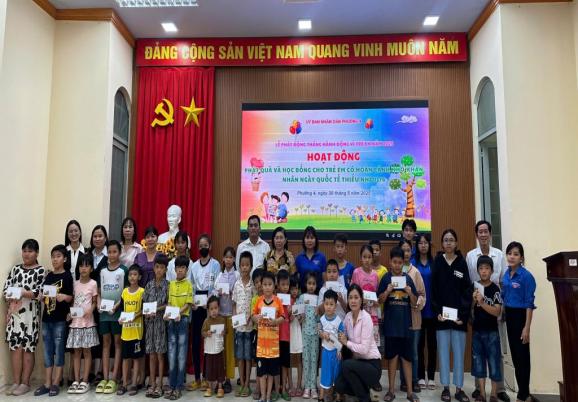 PHƯỜNG 4 TỔ CHỨC LỄ PHÁT ĐỘNG THÁNG HÀNH ĐỘNG VÌ TRẺ EM VÀ PHÁT QUÀ NHÂN NGÀY QUỐC TẾ THIẾU NHI 01/6/2025 PHƯỜNG 4 TỔ CHỨC LỄ PHÁT ĐỘNG THÁNG HÀNH ĐỘNG VÌ TRẺ EM VÀ PHÁT QUÀ NHÂN NGÀY QUỐC TẾ THIẾU NHI 01/6/2025
